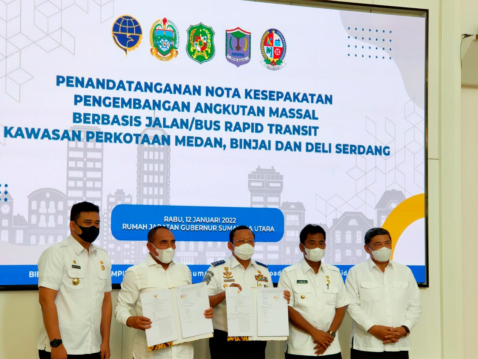 PENANDATANGANAN NOTA KESEPAKATAN PENGEMBANGAN ANGKUTAN MASSAL BERBASIS JALAN/BUS RAPID TRANSIT KAWASAN PERKOTAAN MEDAN, BINJAI DAN DELI SERDANG