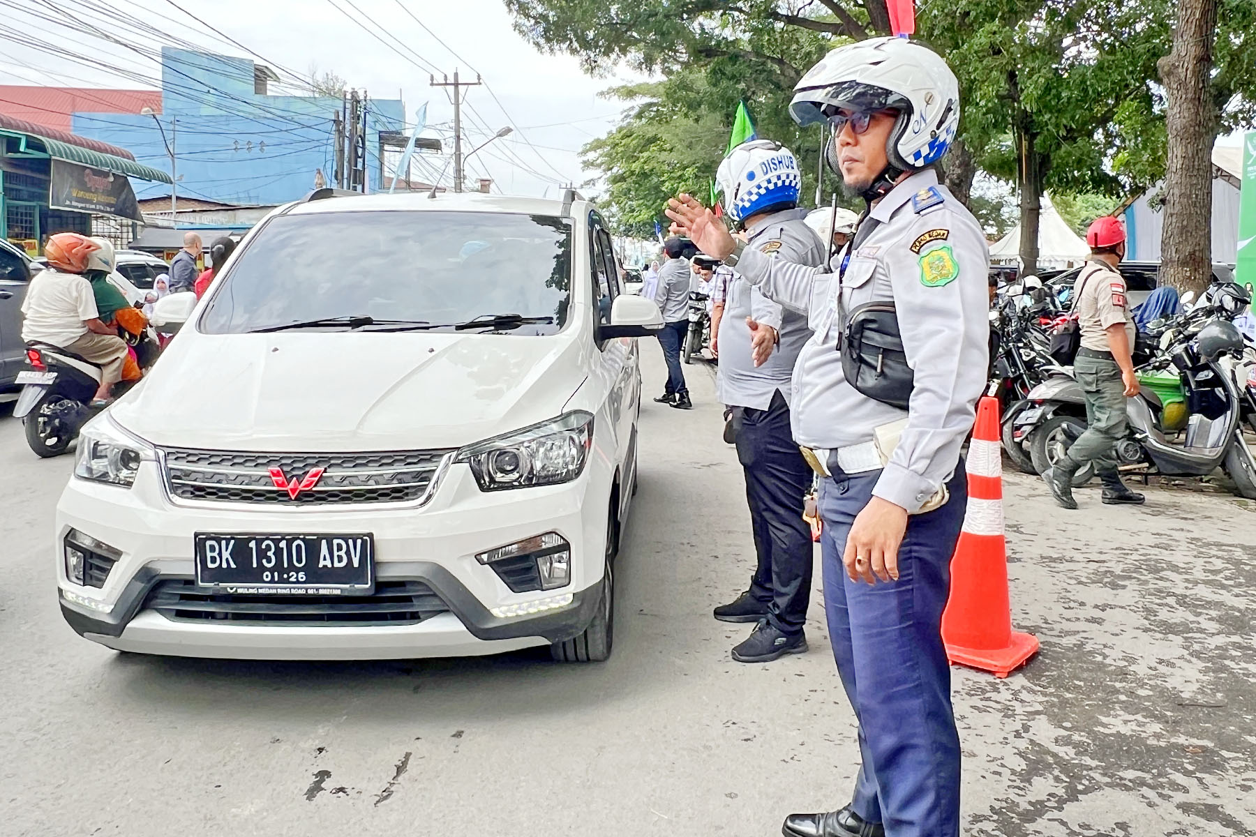 DIHADIRI USTADZ YUSUF MANSYUR, DISHUB MEDAN LAKUKAN PENJAGAAN DAN PENGATURAN LALU LINTAS PADA GIAT SAFARI DAKWAH MENYAMBUT PEKAN OLAH RAGA NASIONAL (PON) XXI ACEH-SUMUT 2024